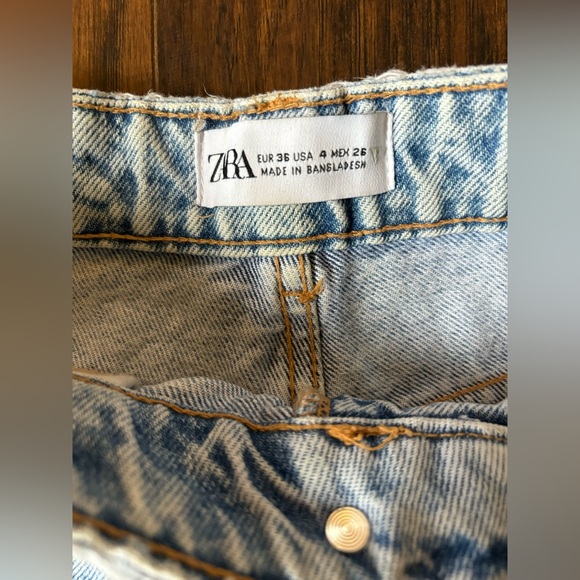 Zara Light Wash Relaxed Tapered Leg - Picture 5 of 10